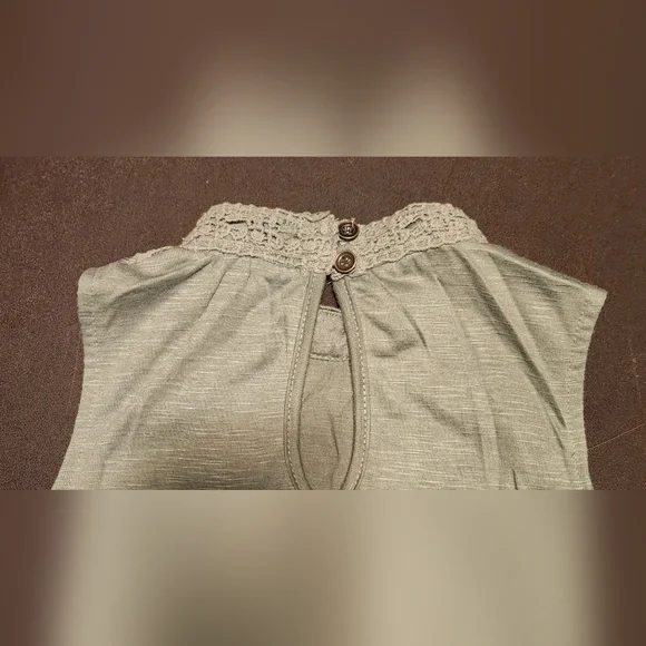 Rewind Sleeveless Lace Blouse - Picture 4 of 9